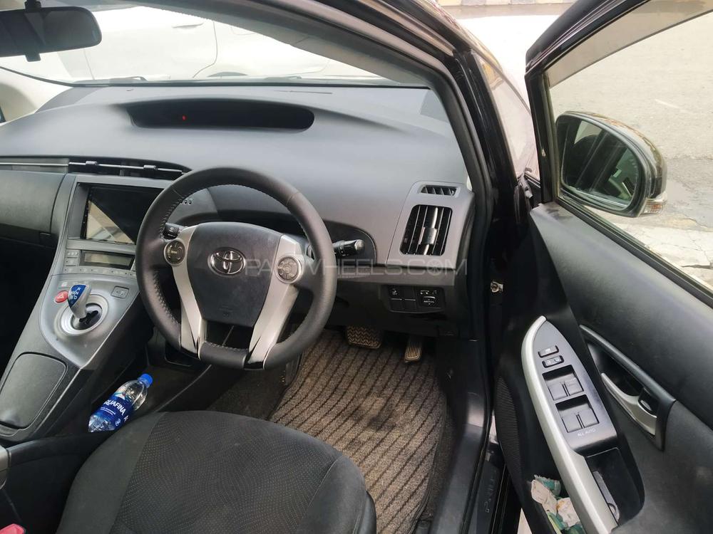 Toyota Prius 2012 for Sale in Lahore Toyota Prius 2012 for Sale in Lahore Image-4