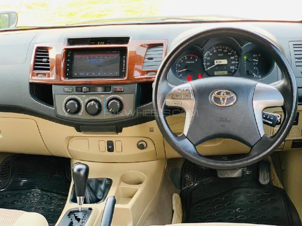 Toyota Hilux 2014 for Sale in Jhang Toyota Hilux 2014 for Sale in Jhang Image-9