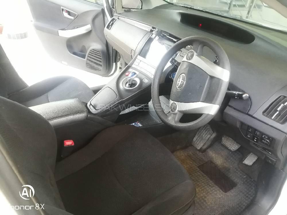 Toyota Prius 2013 for Sale in Peshawar Toyota Prius 2013 for Sale in Peshawar Image-8