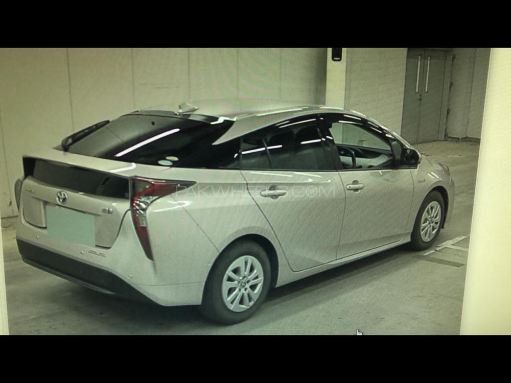 Toyota Prius 2017 for Sale in Lahore Image-1