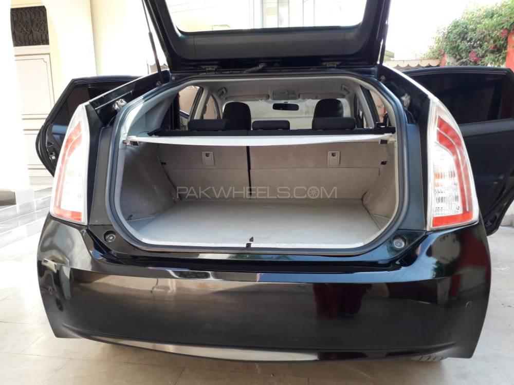 Toyota Prius 2013 for Sale in Multan Toyota Prius 2013 for Sale in Multan Image-3