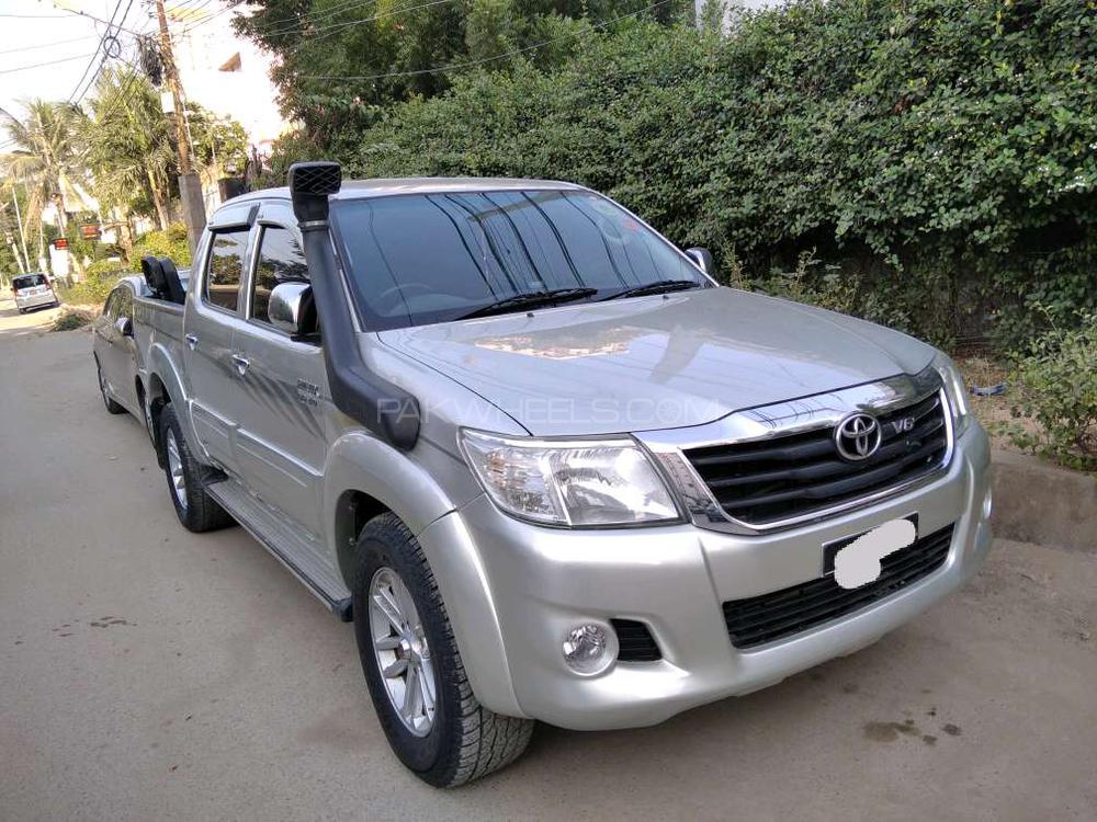 Toyota Hilux 2010 for Sale in Karachi Toyota Hilux 2010 for Sale in Karachi Image-2