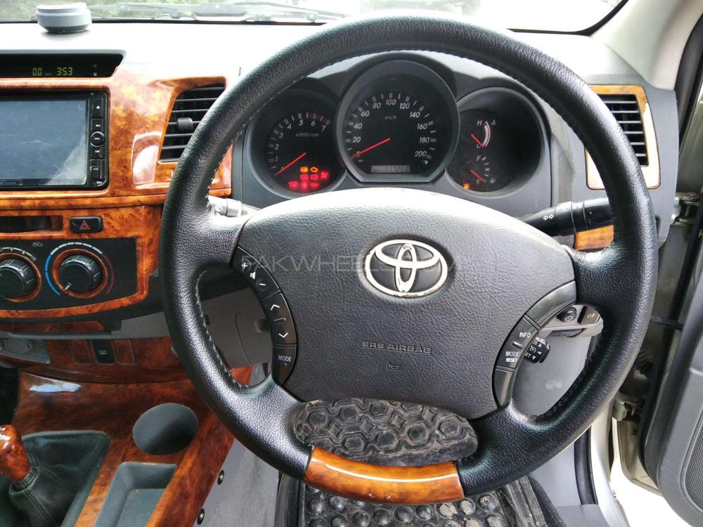 Toyota Hilux 2010 for Sale in Karachi Toyota Hilux 2010 for Sale in Karachi Image-4