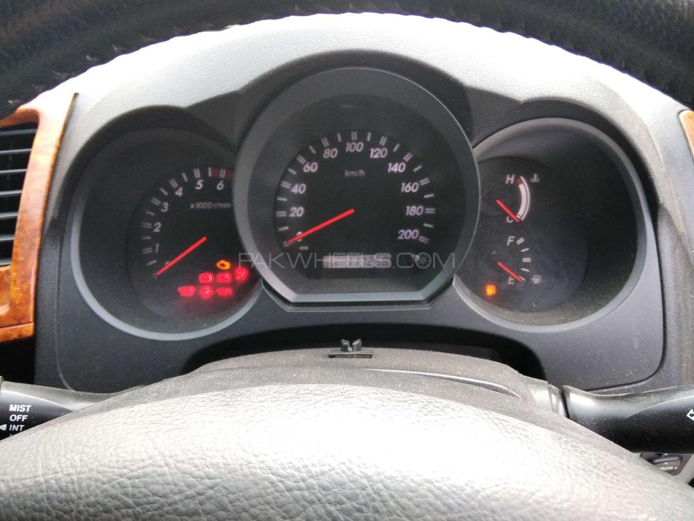 Toyota Hilux 2010 for Sale in Karachi Toyota Hilux 2010 for Sale in Karachi Image-5