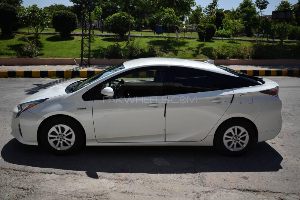 Toyota Prius 2015 for Sale in Rawalpindi Toyota Prius 2015 for Sale in Rawalpindi Image-4