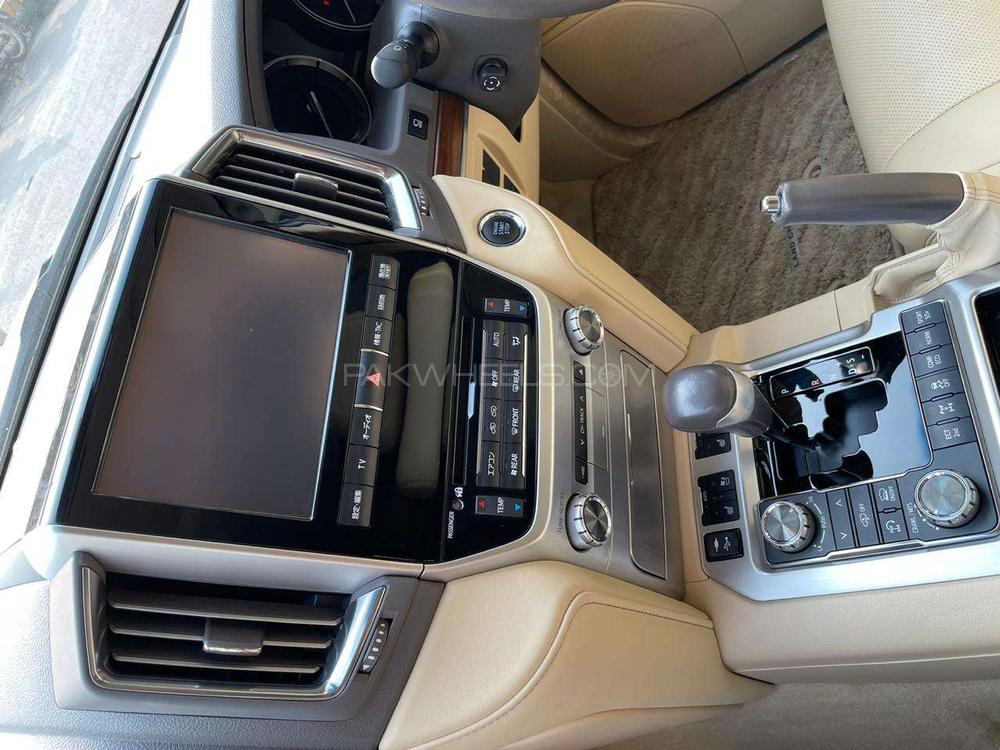 Toyota Land Cruiser 2016 for Sale in Lahore Toyota Land Cruiser 2016 for Sale in Lahore Image-6