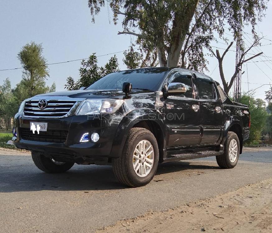 Toyota Hilux 2015 for Sale in Multan Toyota Hilux 2015 for Sale in Multan Image-6