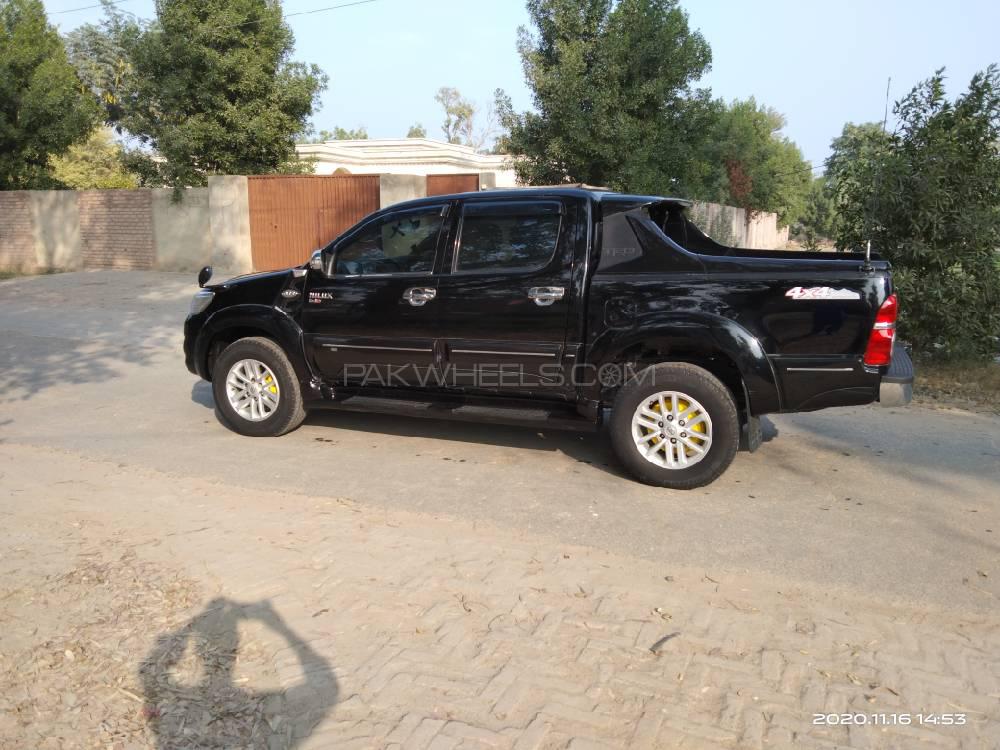 Toyota Hilux 2015 for Sale in Multan Toyota Hilux 2015 for Sale in Multan Image-16
