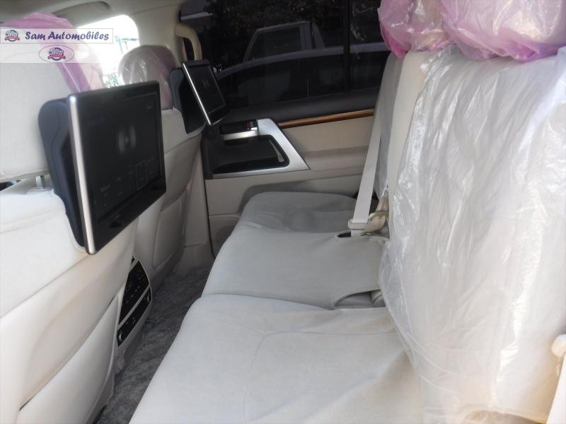 Toyota Land Cruiser 2017 for Sale in Karachi Toyota Land Cruiser 2017 for Sale in Karachi Image-8