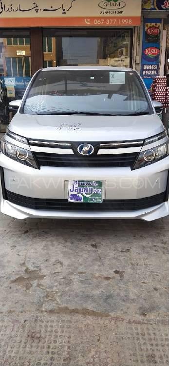 Toyota Voxy 2015 for Sale in Burewala Image-1