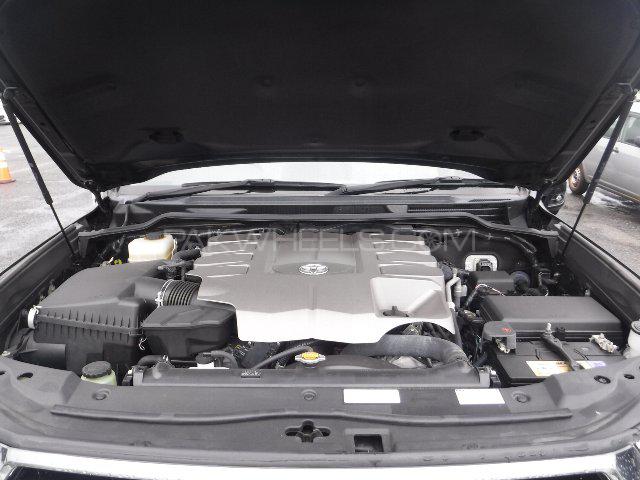 Toyota Land Cruiser 2016 for Sale in Lahore Toyota Land Cruiser 2016 for Sale in Lahore Image-9