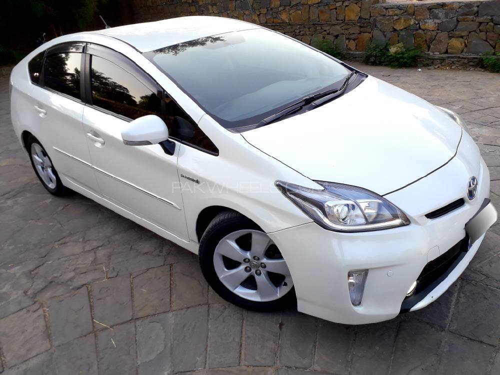 Toyota Prius 2015 for Sale in Islamabad Image-1