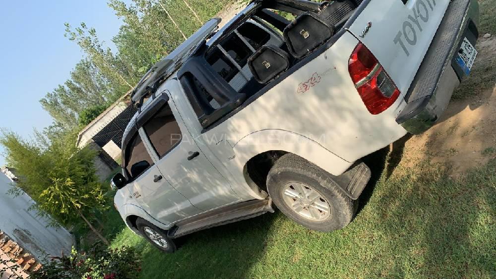 Toyota Hilux 2006 for Sale in Peshawar Toyota Hilux 2006 for Sale in Peshawar Image-3
