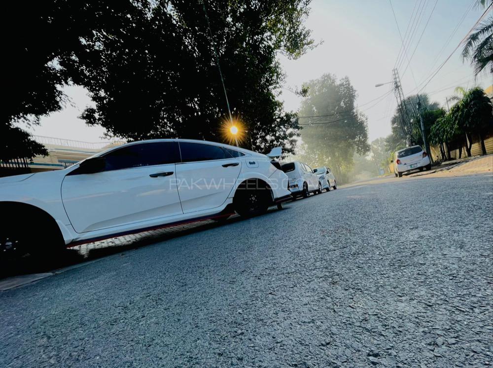 Honda Civic - 2019  Honda Civic - 2019  Image-2