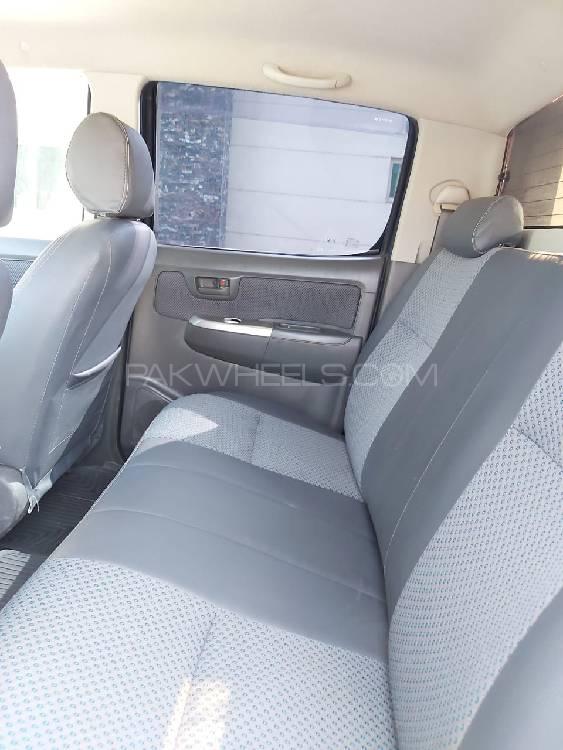 Toyota Hilux 2013 for Sale in Rawalpindi Toyota Hilux 2013 for Sale in Rawalpindi Image-19
