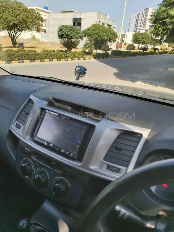 Toyota Hilux 2013 for Sale in Rawalpindi Toyota Hilux 2013 for Sale in Rawalpindi Image-9