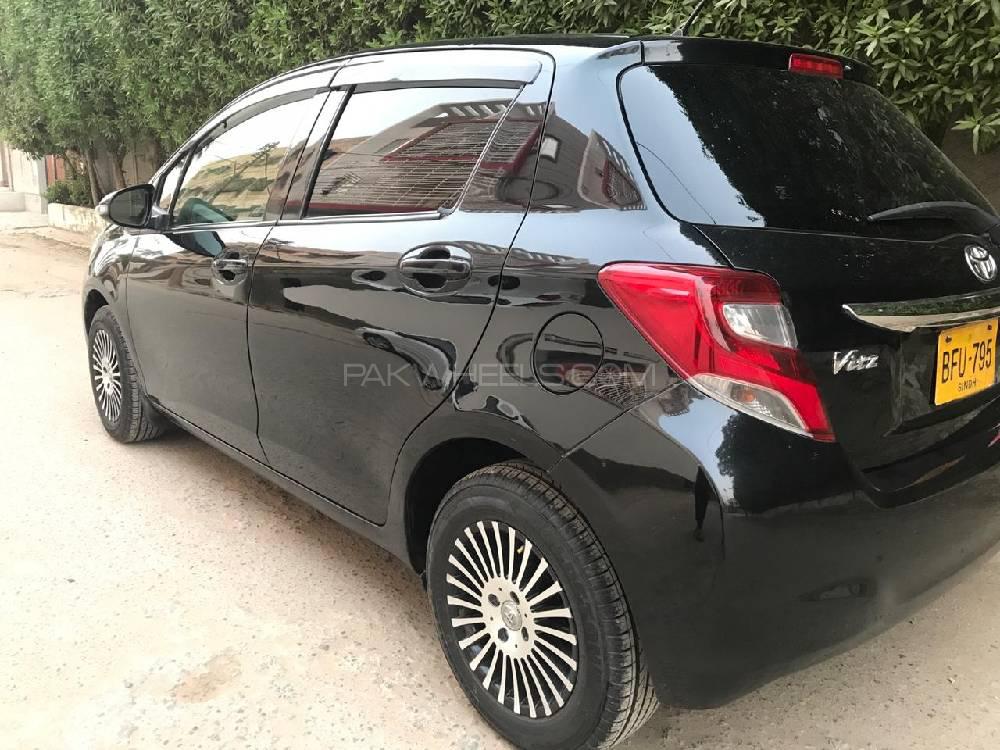 Toyota Vitz 2014 for Sale in Karachi Image-1
