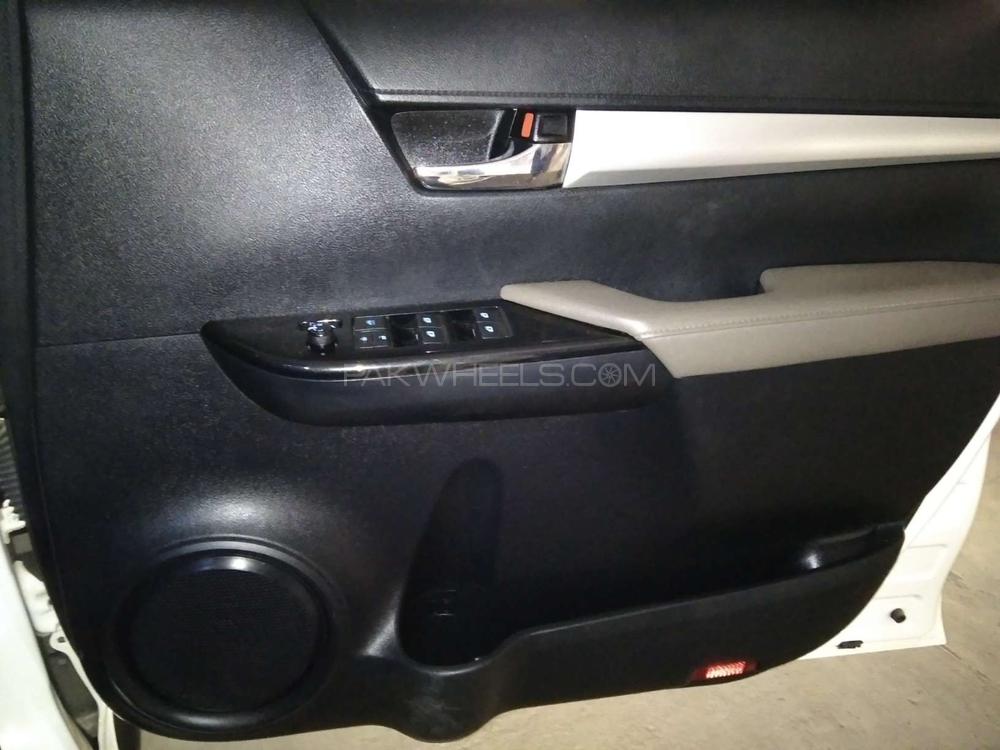 Toyota Hilux 2018 for Sale in Karachi Toyota Hilux 2018 for Sale in Karachi Image-9