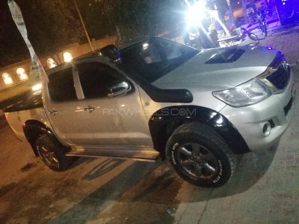 Toyota Hilux 2009 for Sale in Bahawalpur Toyota Hilux 2009 for Sale in Bahawalpur Image-9