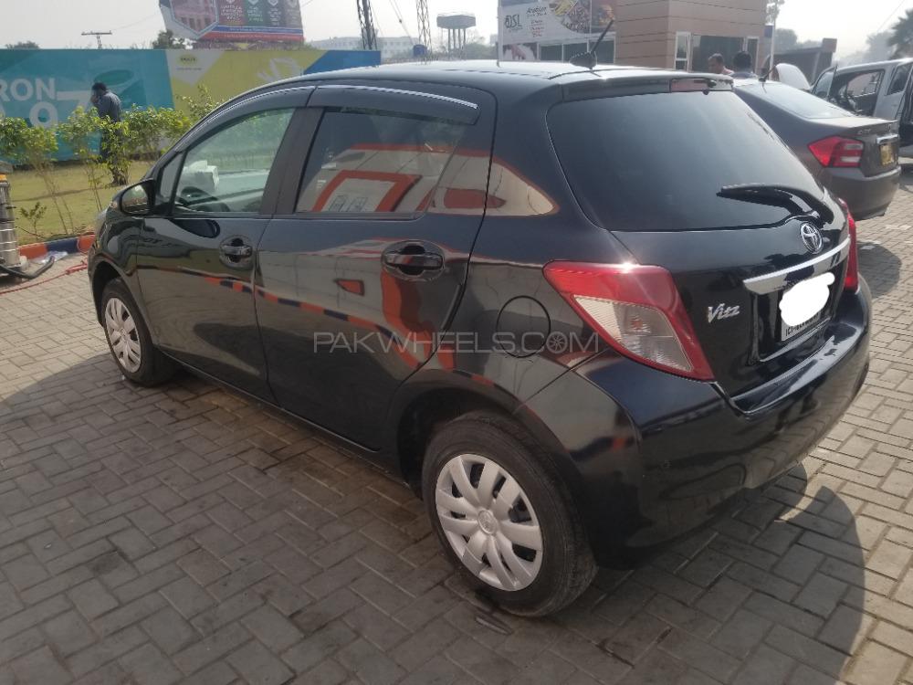 Toyota Vitz 2013 for Sale in Sialkot Image-1