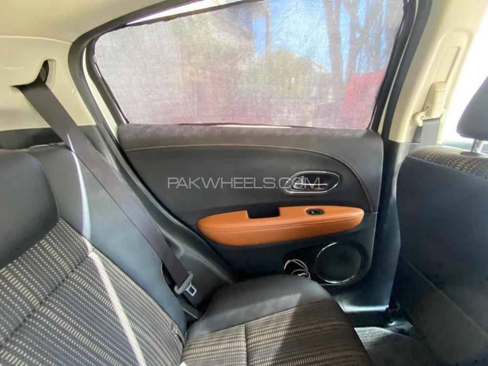 Honda Vezel 2014 for Sale in Bhera Honda Vezel 2014 for Sale in Bhera Image-12