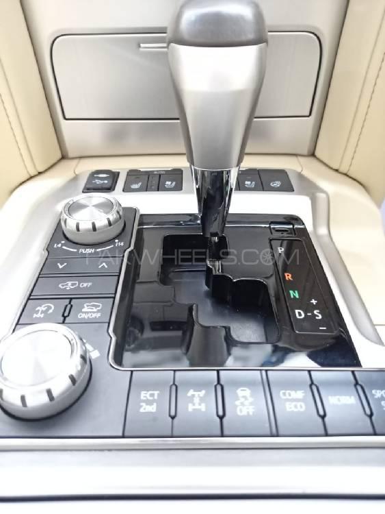 Toyota Land Cruiser 2017 for Sale in Karachi Toyota Land Cruiser 2017 for Sale in Karachi Image-15