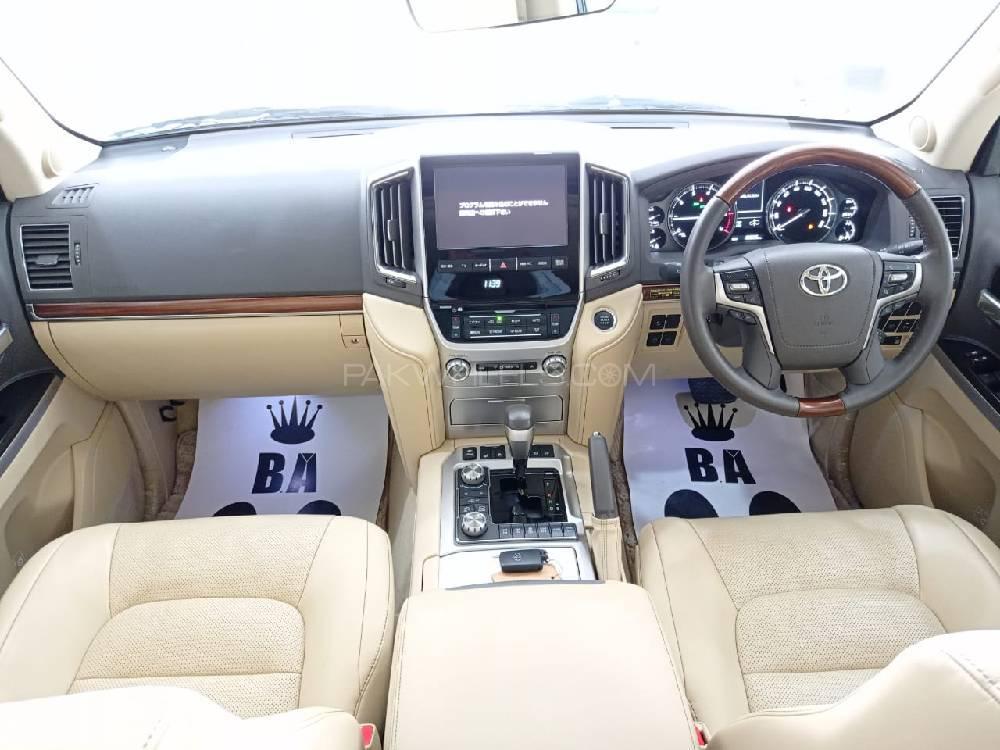 Toyota Land Cruiser 2017 for Sale in Karachi Toyota Land Cruiser 2017 for Sale in Karachi Image-16