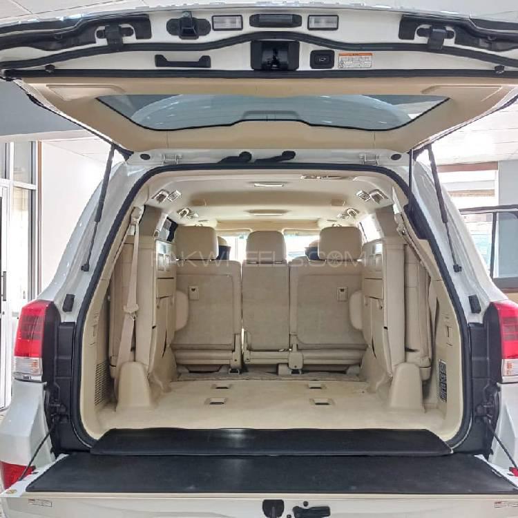 Toyota Land Cruiser 2017 for Sale in Karachi Toyota Land Cruiser 2017 for Sale in Karachi Image-17