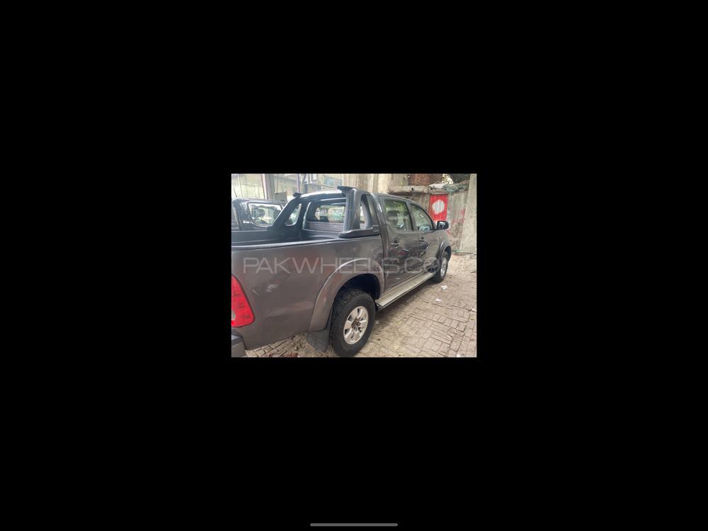 Toyota Hilux 2011 for Sale in Lahore Toyota Hilux 2011 for Sale in Lahore Image-4