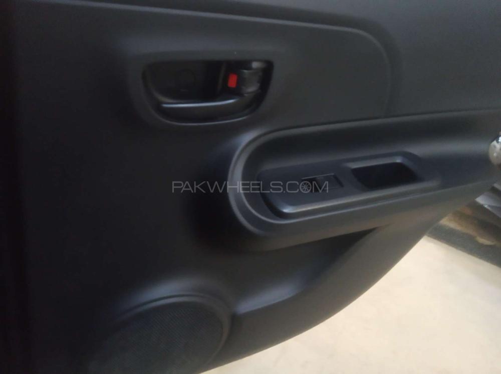 Toyota Aqua 2017 for Sale in Karachi Toyota Aqua 2017 for Sale in Karachi Image-13