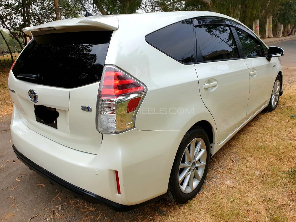 Toyota Prius Alpha G Touring 2015 for sale in Islamabad | PakWheels