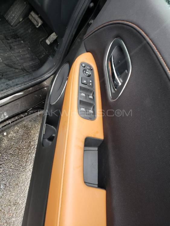 Honda Vezel 2015 for Sale in Lahore Honda Vezel 2015 for Sale in Lahore Image-9