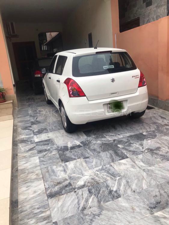 Suzuki Swift 2011 for Sale in Peshawar Image-1