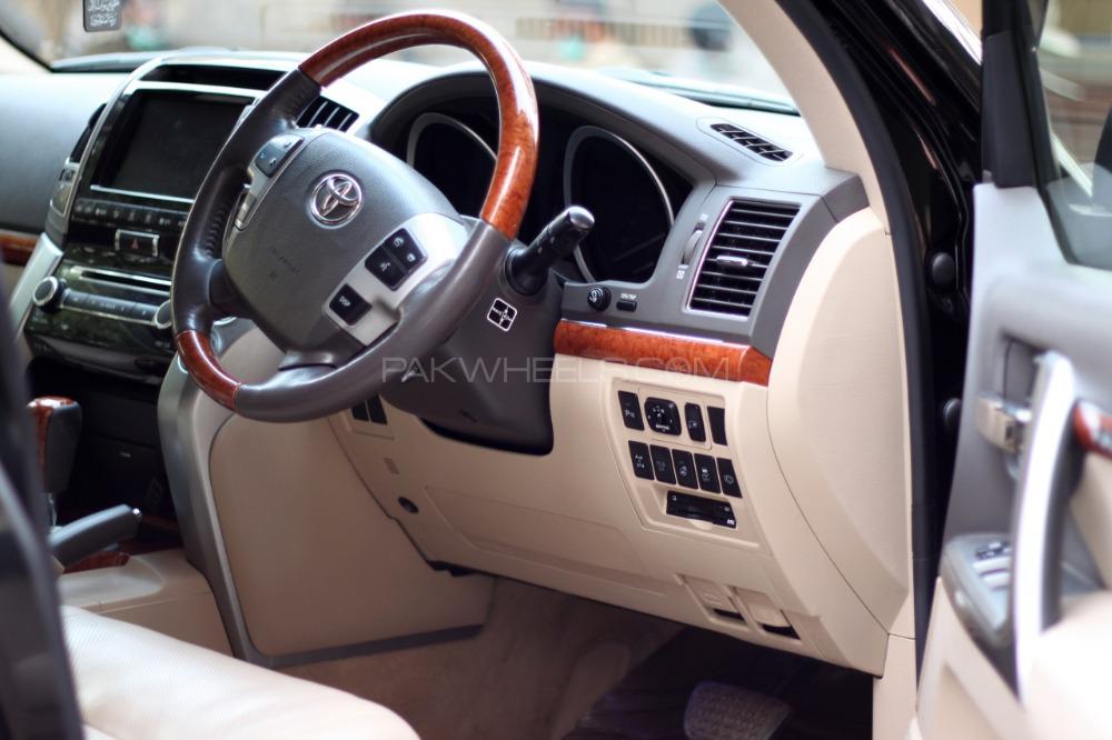 Toyota Land Cruiser 2013 for Sale in Karachi Toyota Land Cruiser 2013 for Sale in Karachi Image-18