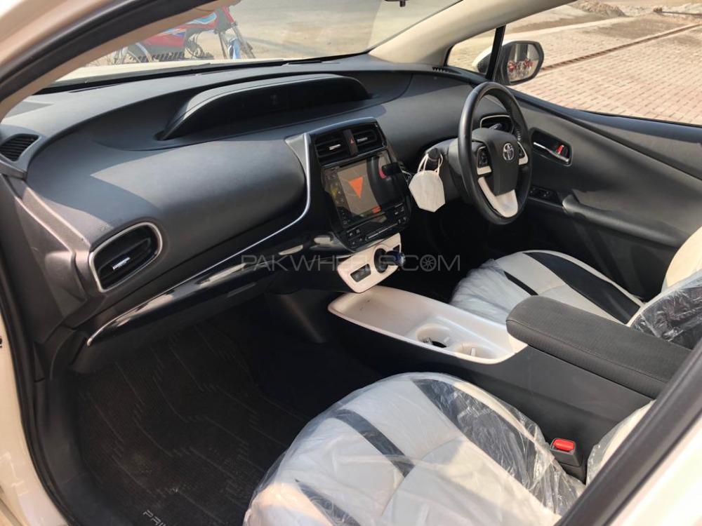 Toyota Prius 2016 for Sale in Multan Toyota Prius 2016 for Sale in Multan Image-9