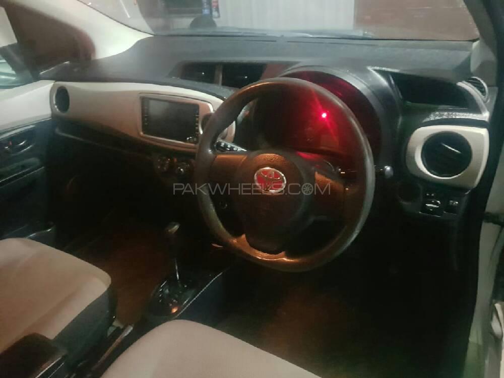 Toyota Vitz 2011 for Sale in Gujrat Image-1