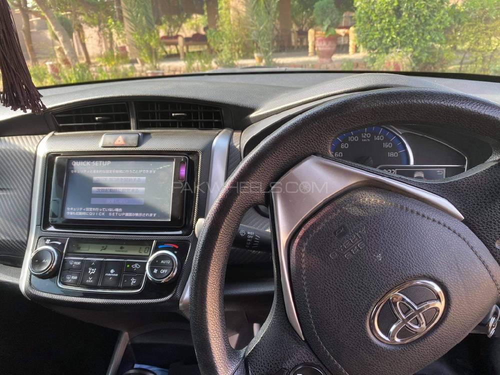 Toyota Corolla Axio 2014 for Sale in Peshawar Image-1