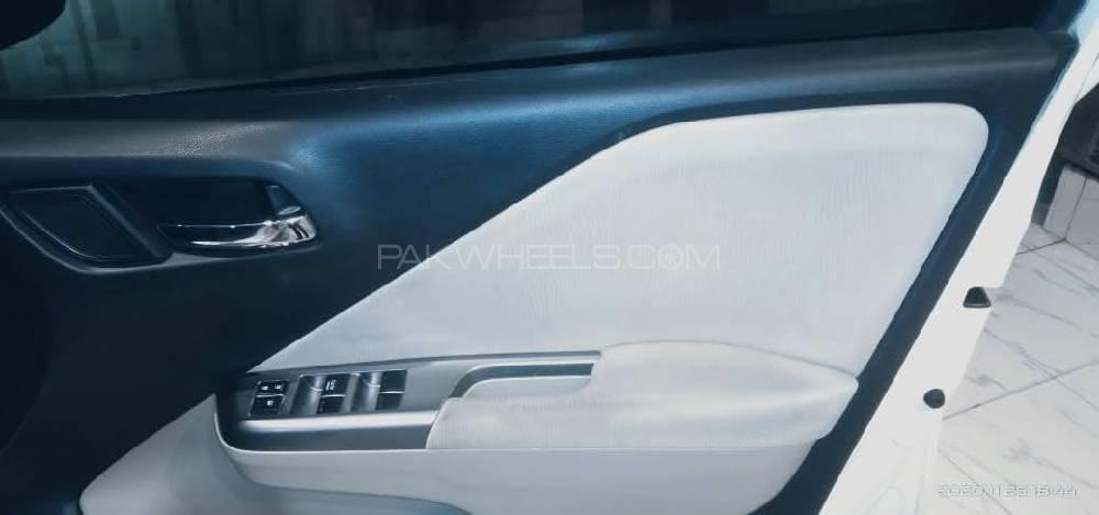 Honda Grace Hybrid 2014 for Sale in Karachi Honda Grace Hybrid 2014 for Sale in Karachi Image-10
