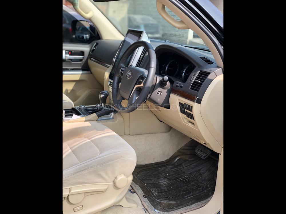 Toyota Land Cruiser 2016 for Sale in Karachi Toyota Land Cruiser 2016 for Sale in Karachi Image-7