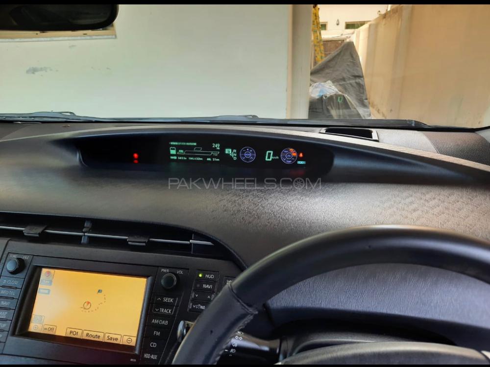 Toyota Prius 2011 for Sale in Lahore Toyota Prius 2011 for Sale in Lahore Image-9