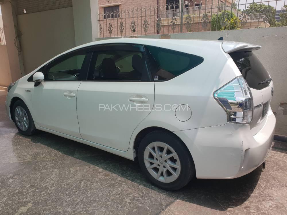 Toyota Prius Alpha 2013 for Sale in Lahore Image-1