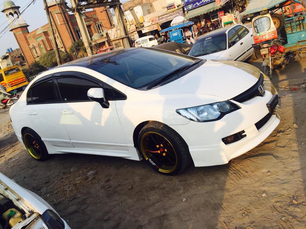 Honda Civic - 2011  Honda Civic - 2011  Image-2