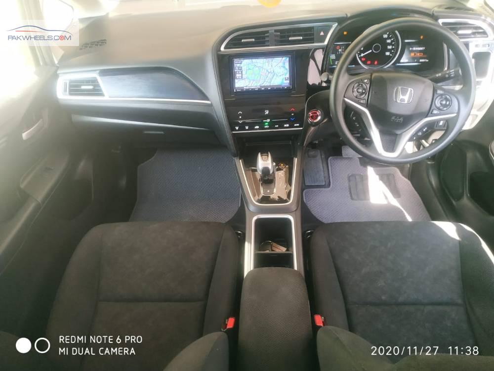 Honda Fit Shuttle Hybrid Z 2018 for sale in Lahore | PakWheels