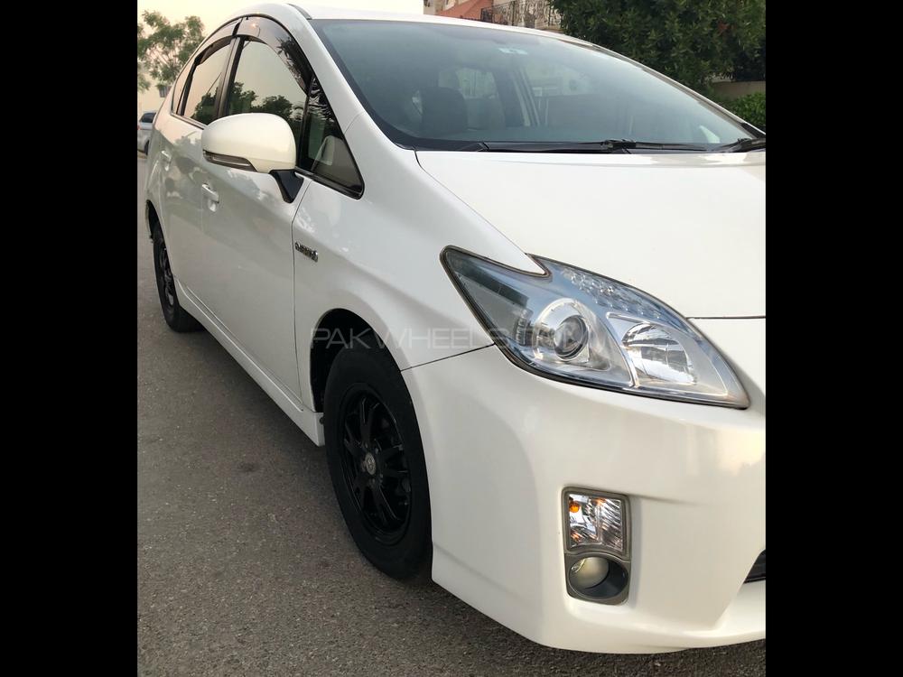 Toyota Prius 2010 for Sale in Lahore Image-1