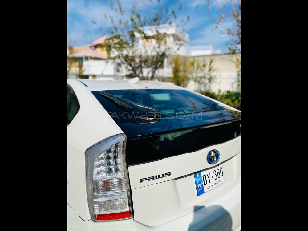Toyota Prius 2011 for Sale in Gujranwala Toyota Prius 2011 for Sale in Gujranwala Image-10