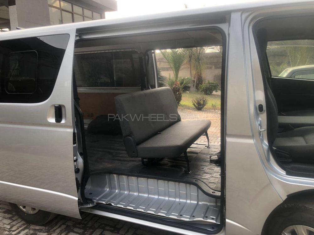 Toyota Hiace 2016 for Sale in Gujranwala Toyota Hiace 2016 for Sale in Gujranwala Image-9