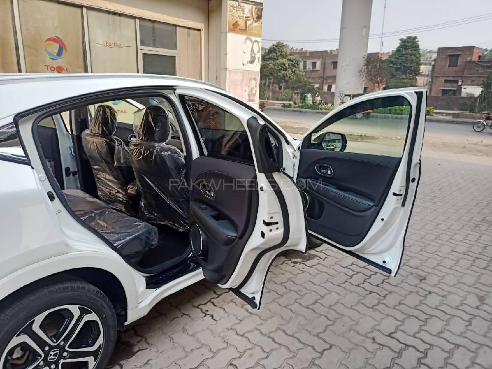 Honda Vezel 2014 for Sale in Lahore Honda Vezel 2014 for Sale in Lahore Image-8
