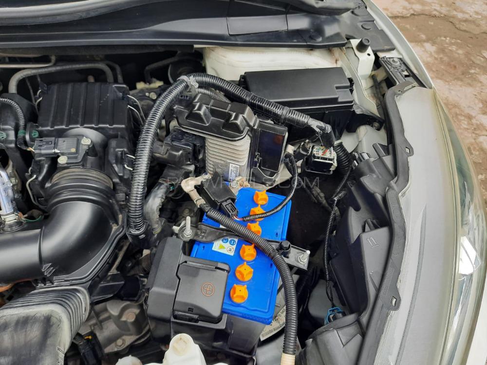 Honda Vezel 2014 for Sale in Lahore Honda Vezel 2014 for Sale in Lahore Image-11