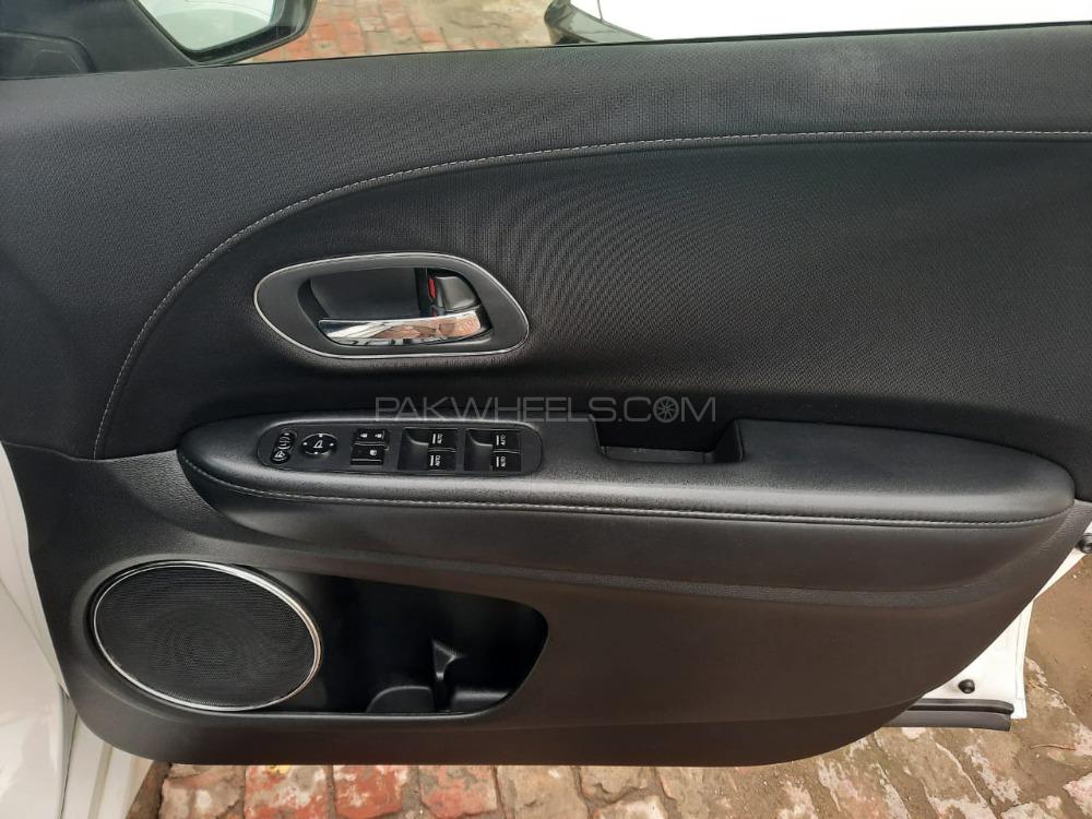 Honda Vezel 2014 for Sale in Lahore Honda Vezel 2014 for Sale in Lahore Image-13