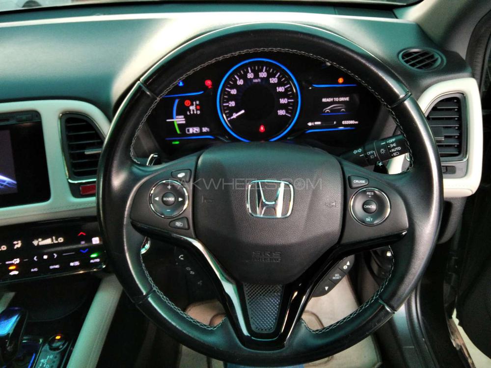 Honda Vezel 2015 for Sale in Karachi Honda Vezel 2015 for Sale in Karachi Image-4